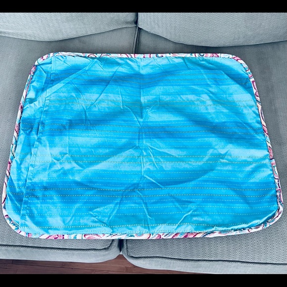 Twin Bedspread Set w/Pillows and Shams - Picture 5 of 11